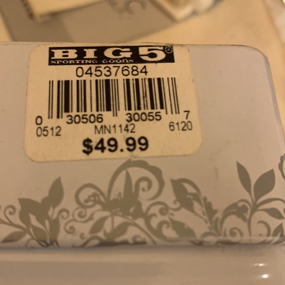 New in Box Minnie Watch Golfing - Picture 8 of 9